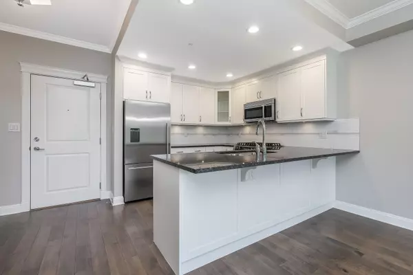 Surrey, BC V4A 1V3,15310 17a AVE #404