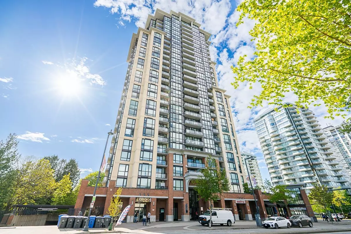 Surrey, BC V3T 0E6,10777 University DR #811