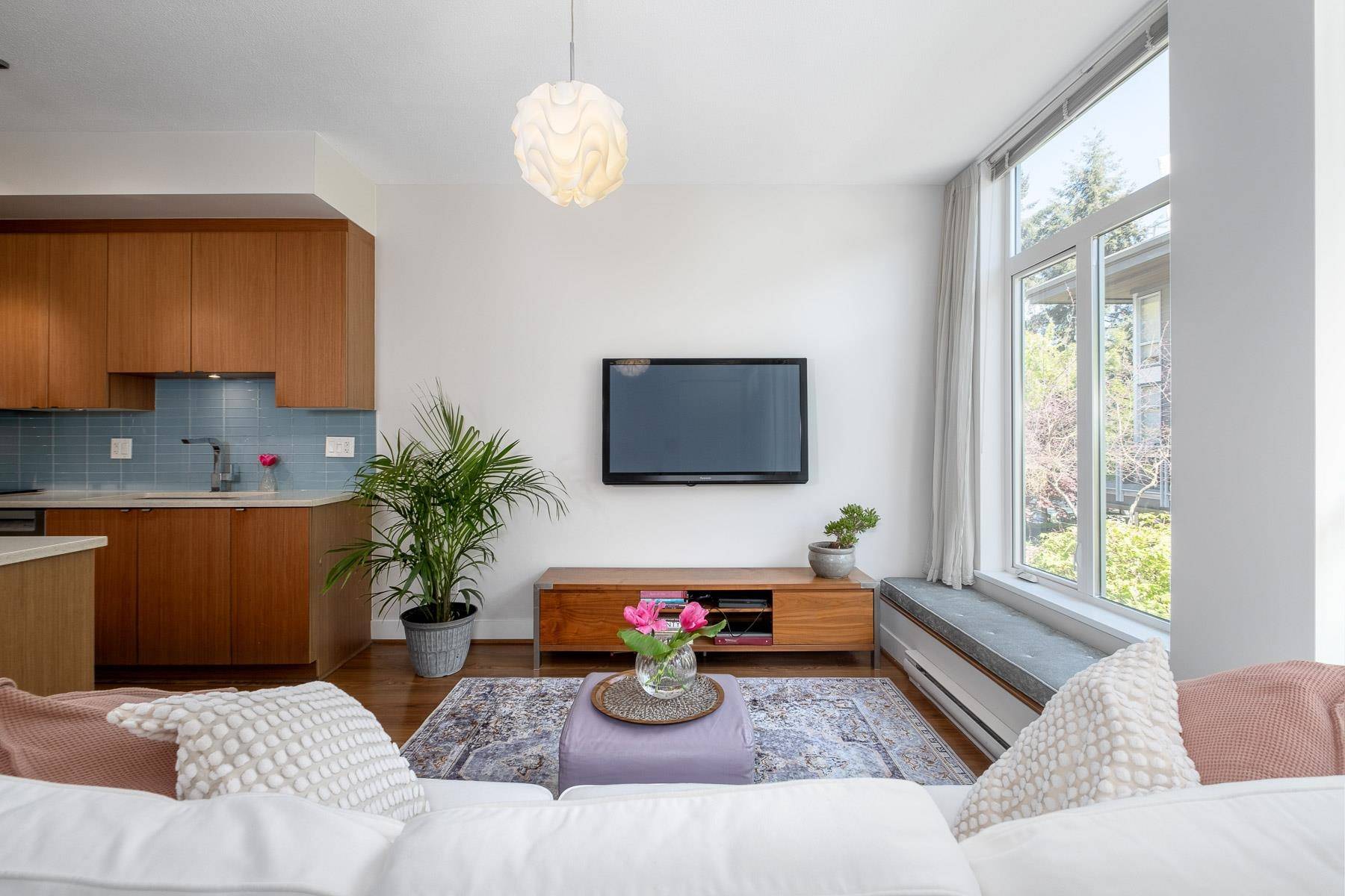 735 W 15th ST #221, North Vancouver, BC V7M 0B8
