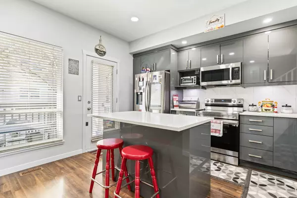 Surrey, BC V3S 8Z5,15065 58 AVE #7