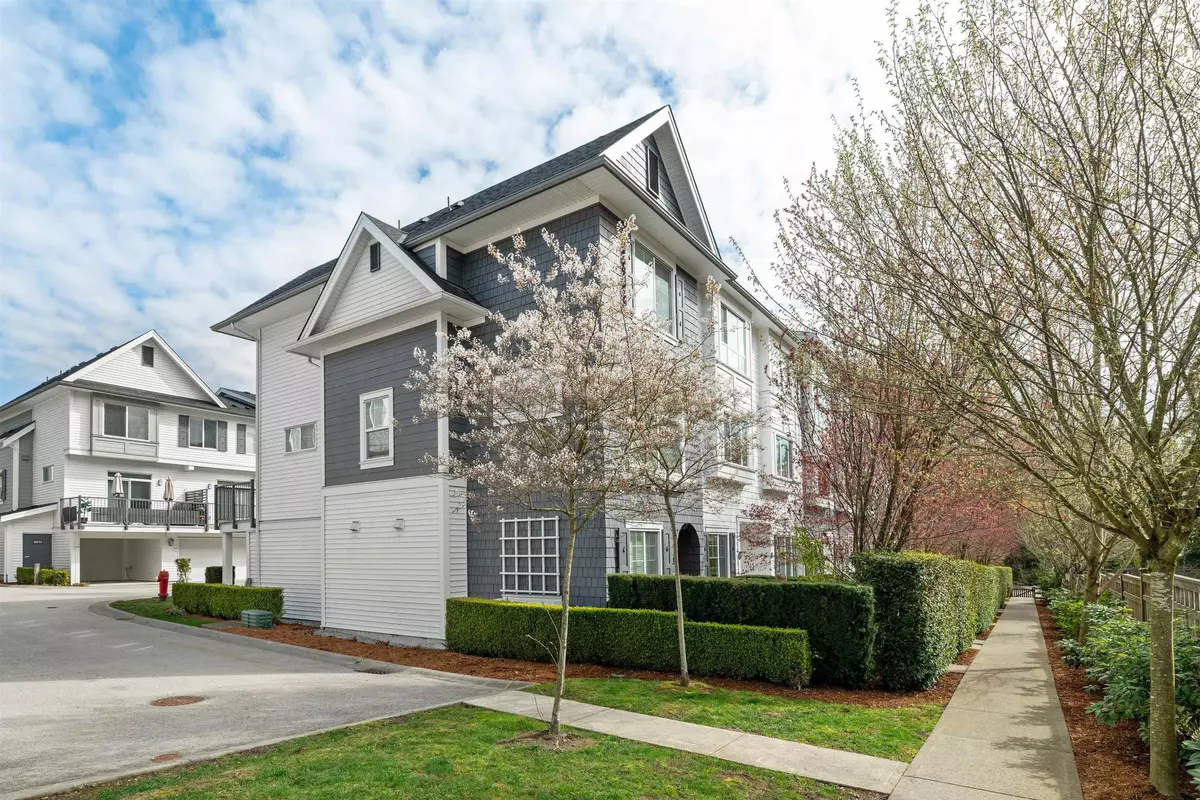 Surrey, BC V3R 0C8,15230 Guildford DR #124