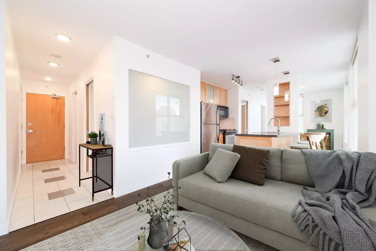 Vancouver, BC V6B 6R6,989 Richards ST #702