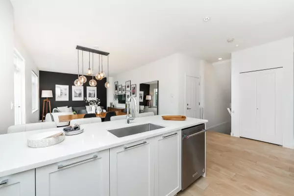 Coquitlam, BC V3B 0R6,1220 Rocklin ST #161