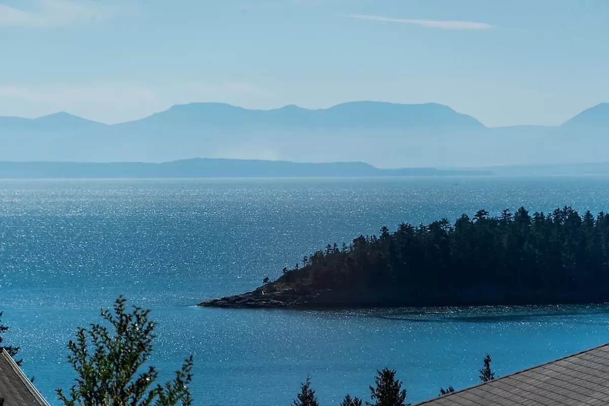 Sechelt, BC V7Z 0N9,6388 Picadilly PL