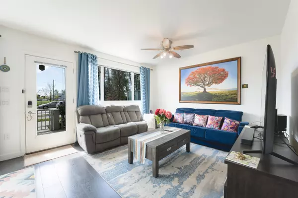 Surrey, BC V3T 0M7,10581 140 ST #TH3