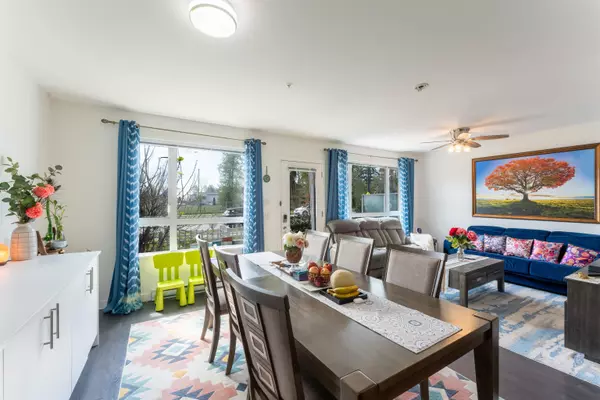 Surrey, BC V3T 0M7,10581 140 ST #TH3