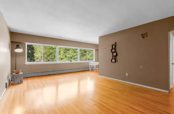 North Vancouver, BC V7M 1J2,369 W 4th ST #8