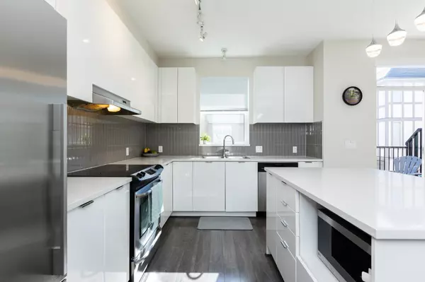 Langley, BC V2Y 0M4,7848 209 ST #6