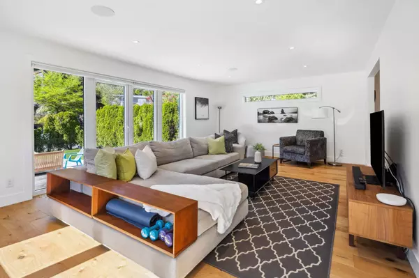 North Vancouver, BC V7N 2C7,3750 Rutherford CRES