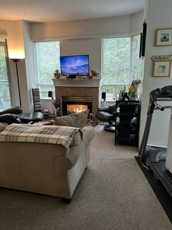 Surrey, BC V3R 0S3,10082 148 ST #105