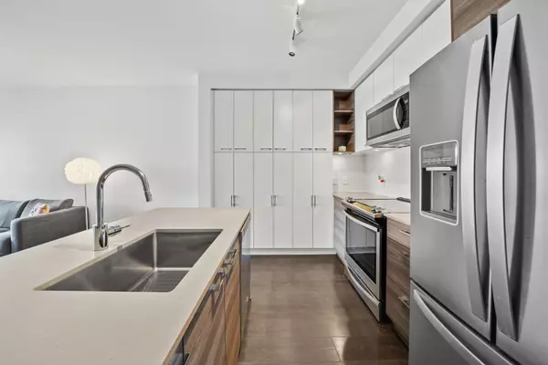 Surrey, BC V3T 0M7,10581 140 ST #603