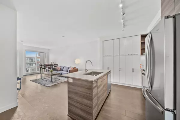 Surrey, BC V3T 0M7,10581 140 ST #603