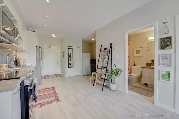 Surrey, BC V3T 0L9,13768 108 AVE #301