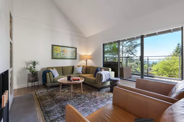 North Vancouver, BC V7R 4V7,5728 Owl CT