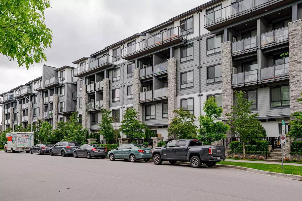 Surrey, BC V3R 0G2,15351 101 AVE #308