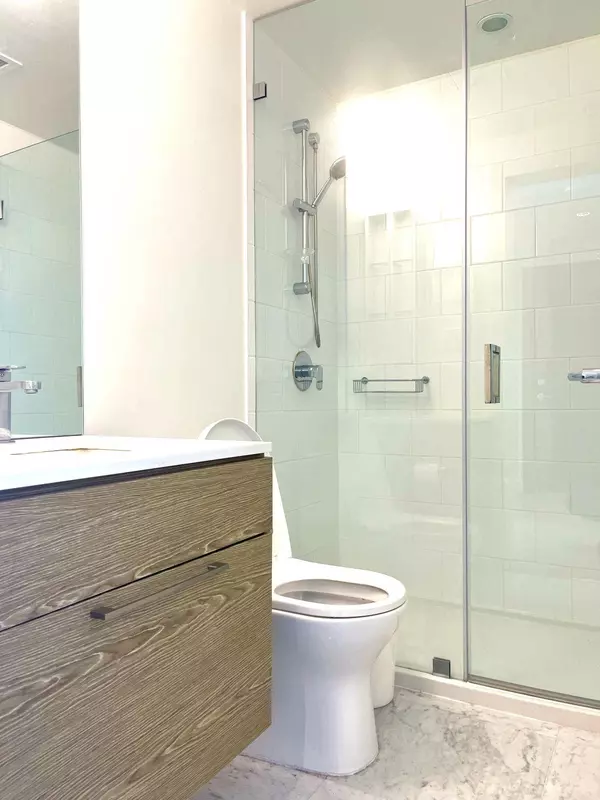 Surrey, BC V3T 0N2,13438 Central AVE #1513