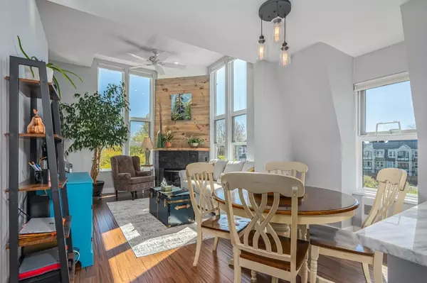 Coquitlam, BC V3K 6S9,98 Laval ST #316