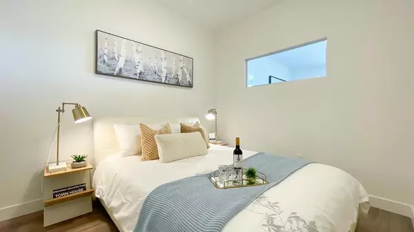 Burnaby, BC V5C 0N3,4433 Alaska ST #802