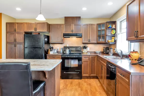 Chilliwack, BC V2R 5W6,46000 Thomas RD #201