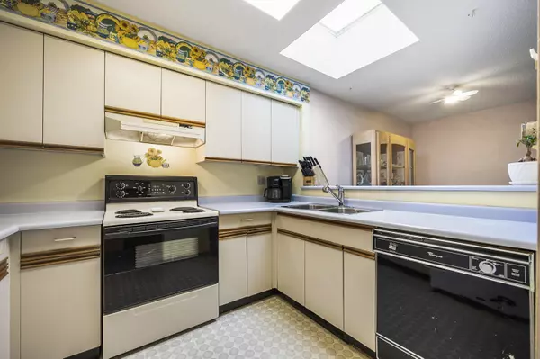 Surrey, BC V3W 4T1,7175 134 ST #301