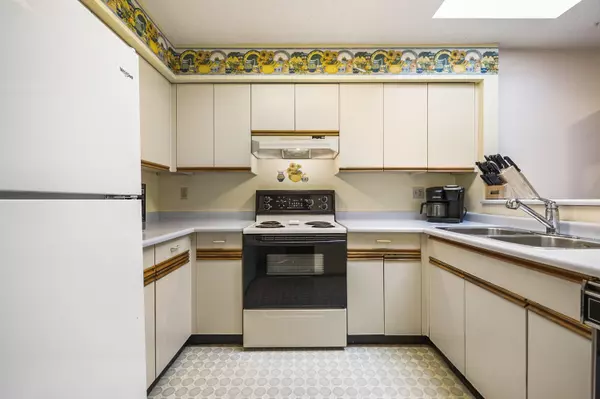 Surrey, BC V3W 4T1,7175 134 ST #301