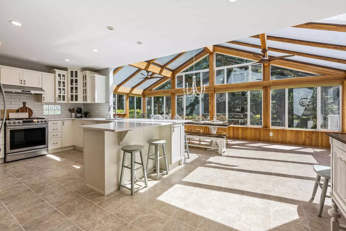 Rosedale, BC V0X 1X2,9612 Mcgrath RD