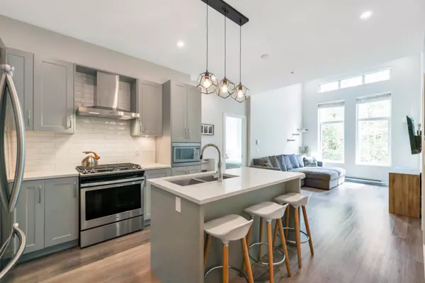 15436 31 AVE #513,  Surrey,  BC V3Z 1H3