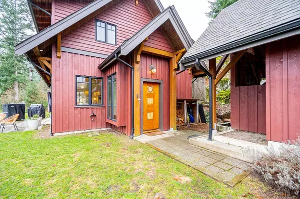 Bowen Island, BC V0N 1G1,923 Elrond's CT