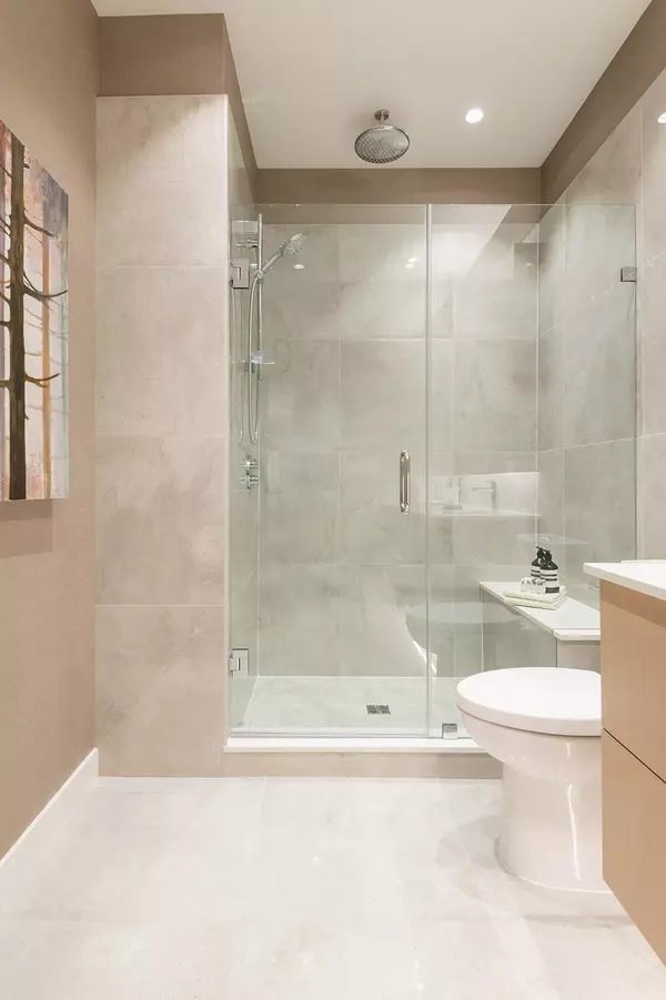 North Vancouver, BC V7M 1R5,128 W 15th ST #706