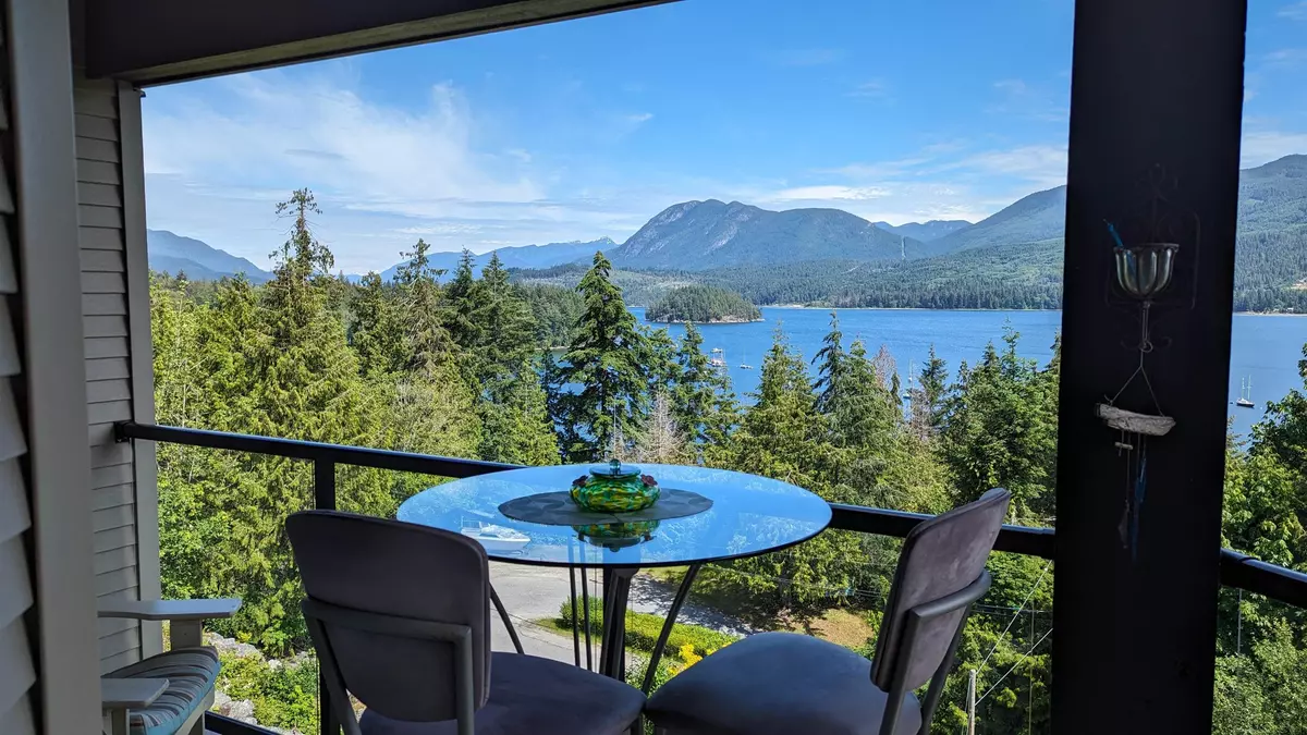 Sechelt, BC V7Z 0K5,5780 Trail AVE #W304