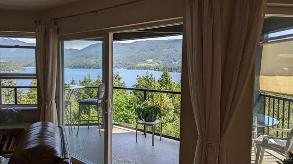 Sechelt, BC V7Z 0K5,5780 Trail AVE #W304