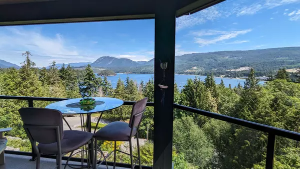 Sechelt, BC V7Z 0K5,5780 Trail AVE #W304