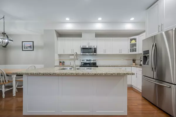 Surrey, BC V3S 2N9,18199 70 AVE #42