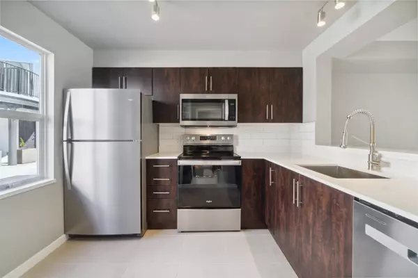 Vancouver, BC V6K 1R2,2880 W 4th AVE #7