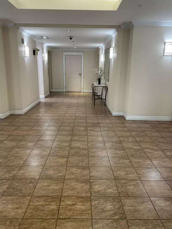 Surrey, BC V3R 0W8,15268 105 AVE #318