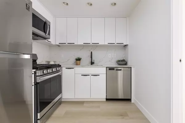 Vancouver, BC V6B 0B1,1133 Homer ST #702