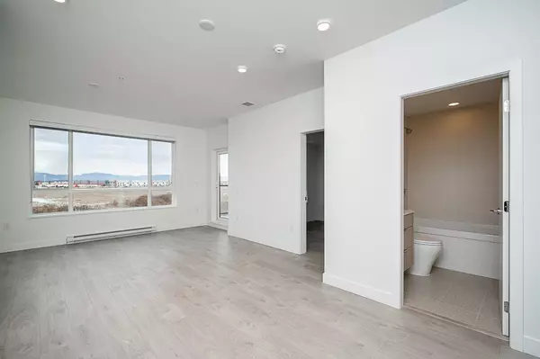 Tsawwassen, BC V4M 0G4,2499 Rabbit DR #328