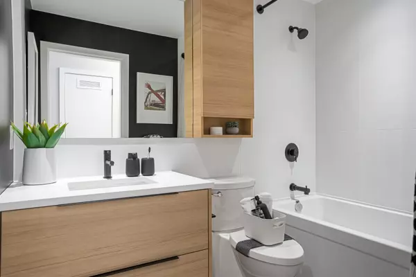 Coquitlam, BC V3J 3S4,668 Whiting WAY #205