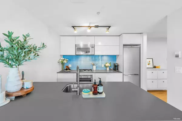 Vancouver, BC V6B 0E6,128 W Cordova ST #3105