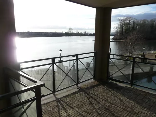 New Westminster, BC V3M 6K3,2 Renaissance SQ #304