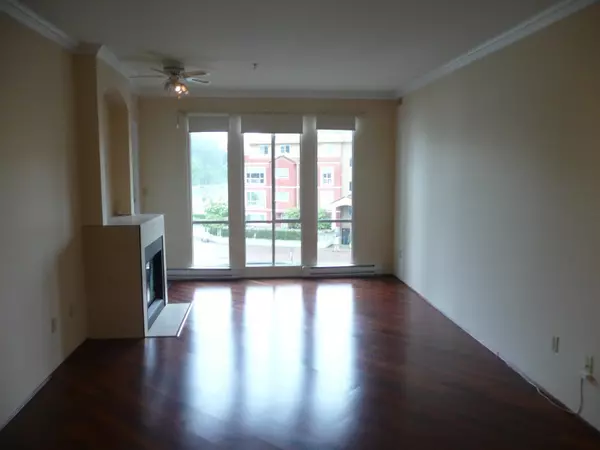 New Westminster, BC V3M 6K3,2 Renaissance SQ #304