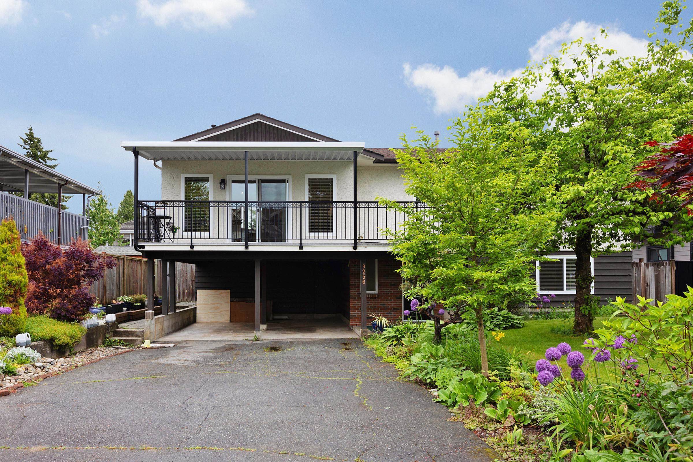 9256 124a ST,  Surrey,  BC V3V 4V8