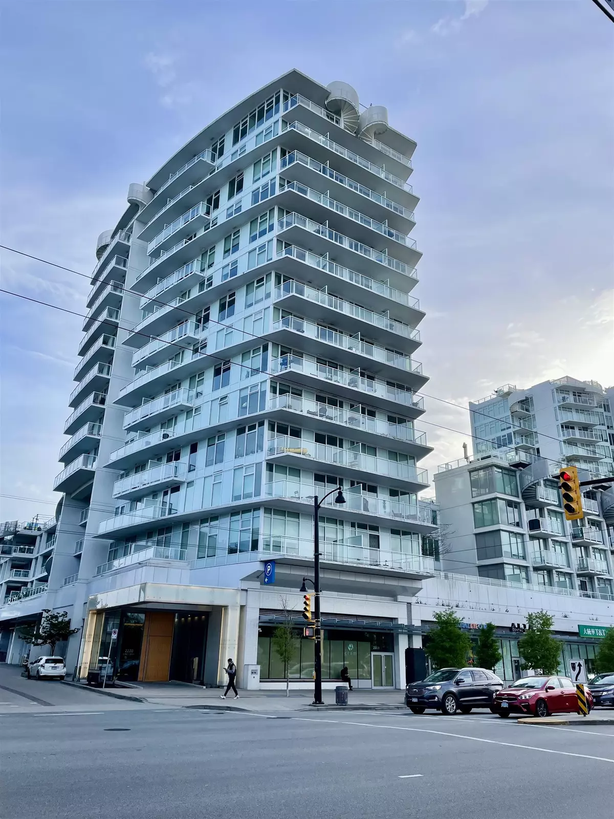 Vancouver, BC V5N 2T7,2220 Kingsway #615