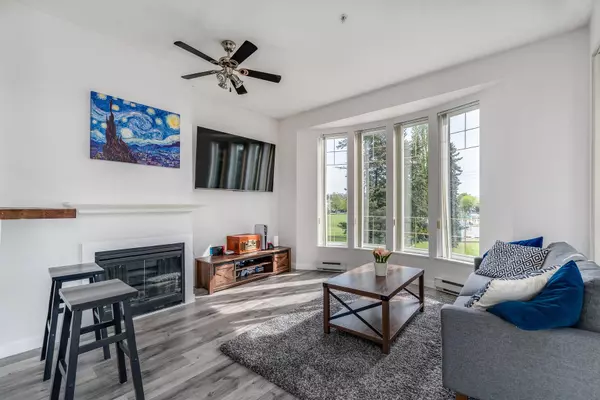 5475 201 ST #301,  Langley,  BC V3A 1P8