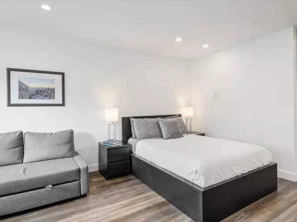 Whistler, BC V8E 0N4,2129 Lake Placid RD #305 A/B