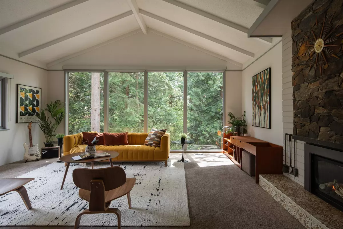 North Vancouver, BC V7N 1Z6,3060 St. Andrews AVE