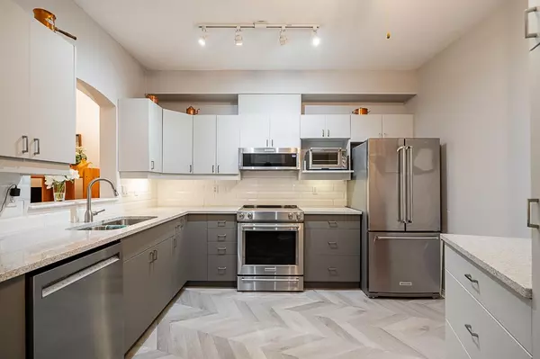 Coquitlam, BC V3B 7W8,3098 Guildford WAY #103