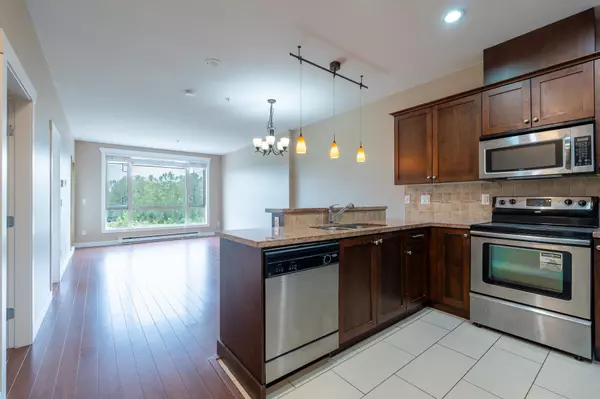 Surrey, BC V3T 0E1,14333 104 AVE #519