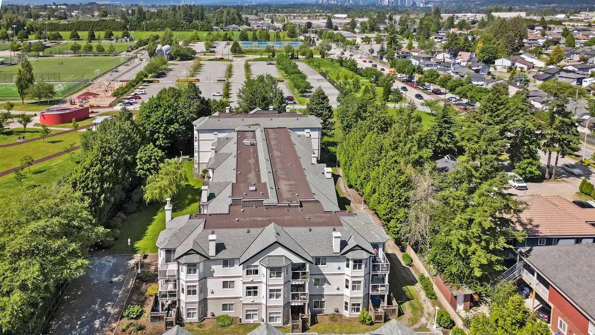 Surrey, BC V3W 2M7,12739 72 AVE #304