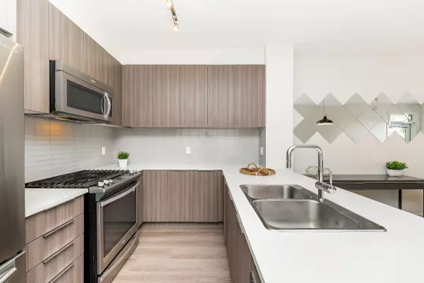 1151 Windsor Mews #405,  Coquitlam,  BC V3B 0M9